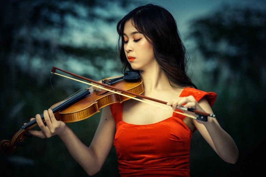 Left-handed-violin-player