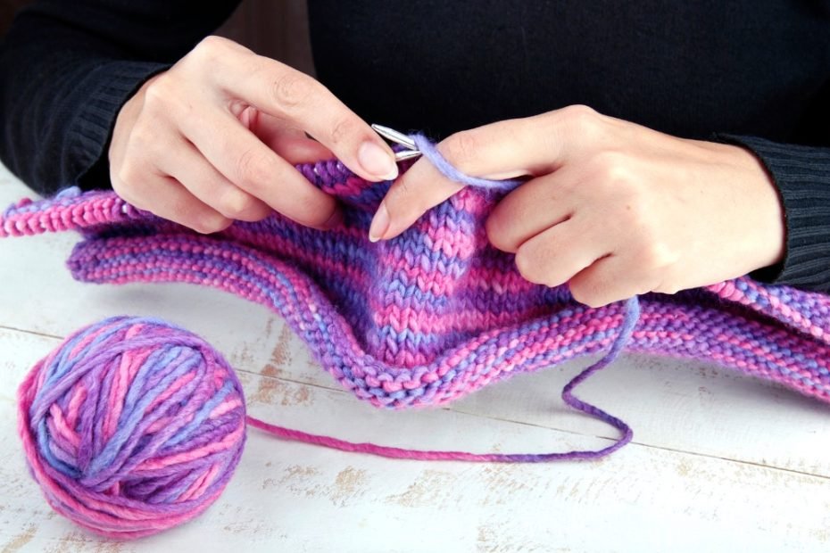 Knitting-Left-Hand